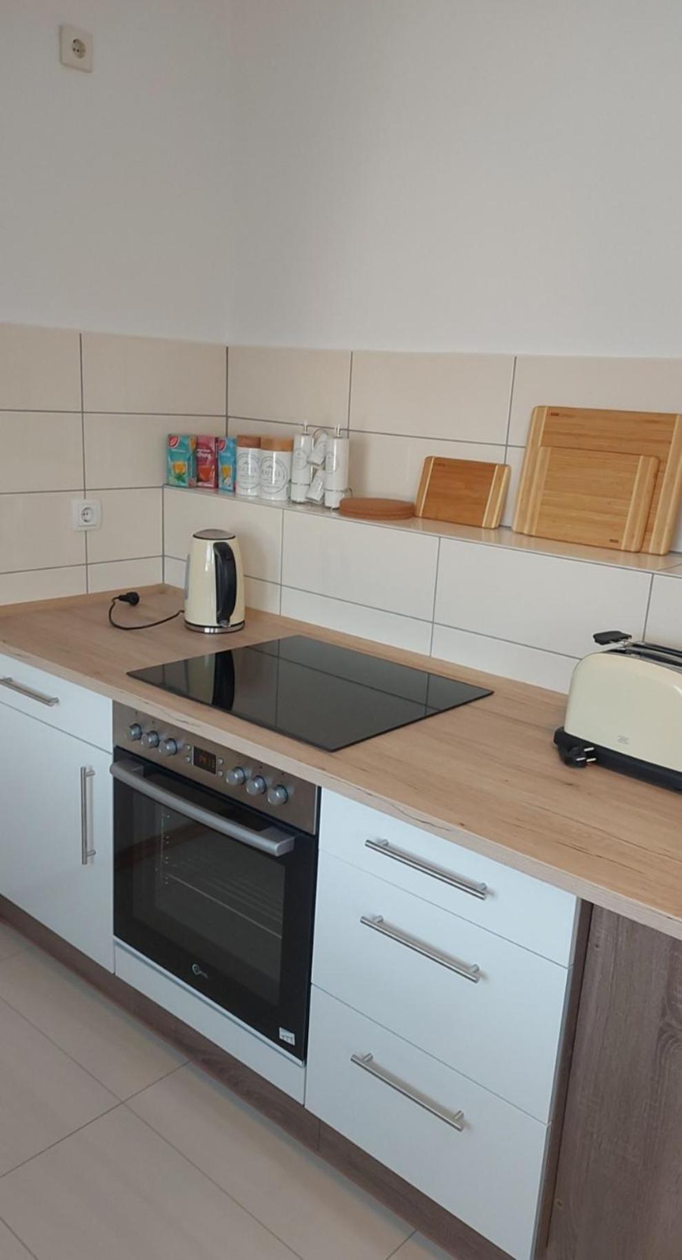 Stilvolle Ferienwohnung Free Parking, Space, Wlan Niestetal Bagian luar foto