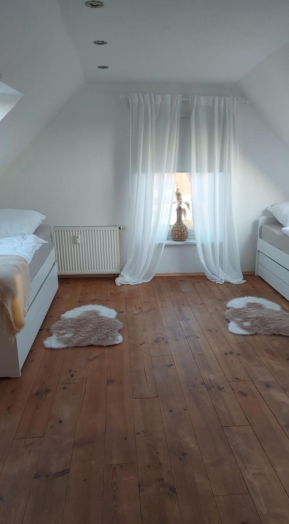 Stilvolle Ferienwohnung Free Parking, Space, Wlan Niestetal Bagian luar foto